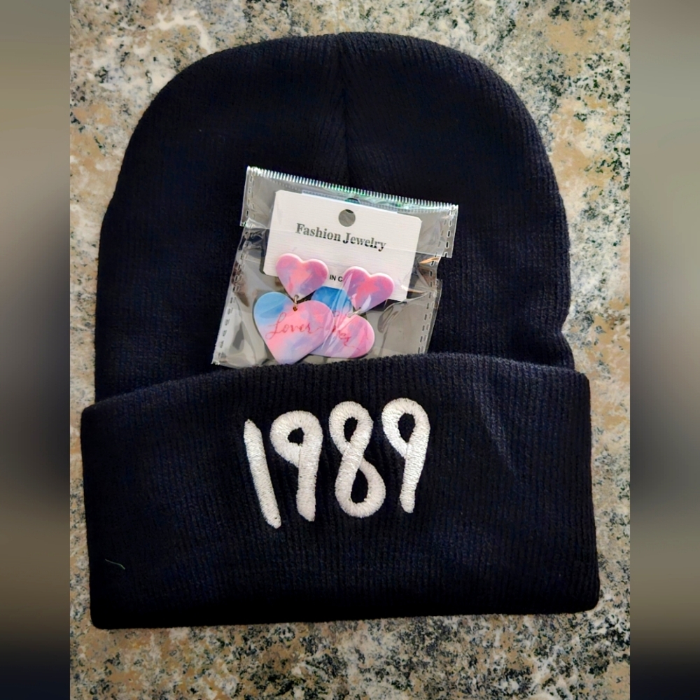 "1989" beanie with earings